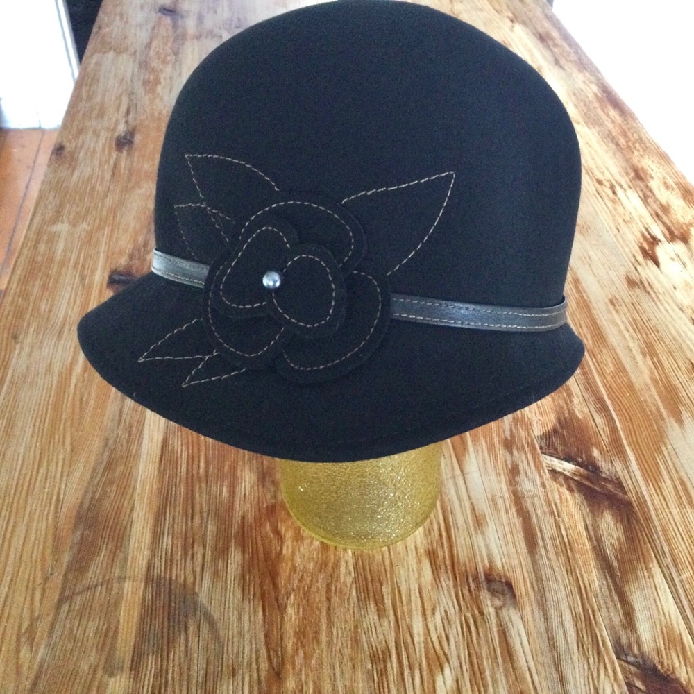 Rare Piece from Siberia Gorgeous Cloch Hat w Flower